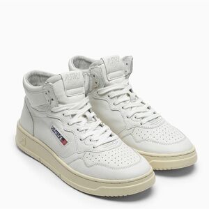 Autry Women’s Medalist Mid Sneakers in White Leather